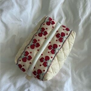 Pocketsbymm pouch cosmetic bag
